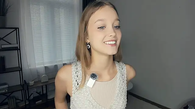 SerrenaAa online show from 10/16/25, 08:37