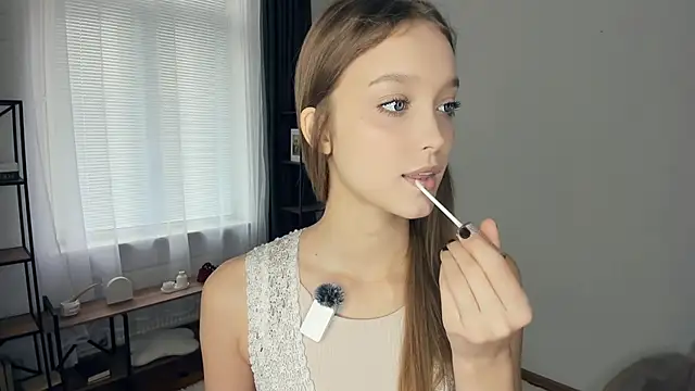 SerrenaAa online show from 10/18/25, 08:26