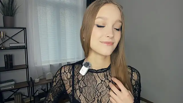 SerrenaAa online show from 10/29/25, 07:43