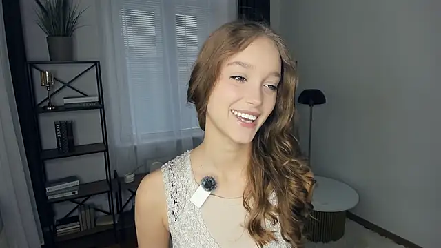 SerrenaAa online show from 11/14/25, 07:40