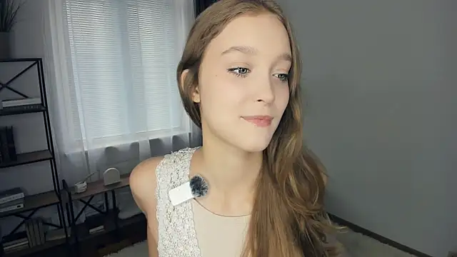 SerrenaAa online show from 11/19/25, 09:20