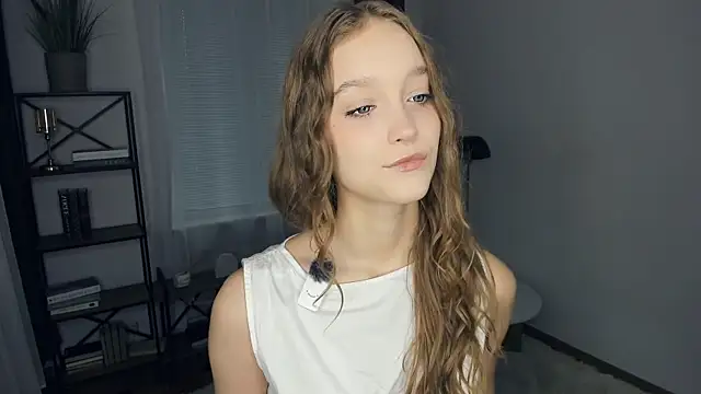 SerrenaAa online show from 11/21/25, 07:07