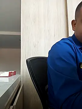 Roberto27051 online show from 10/04/25, 08:40