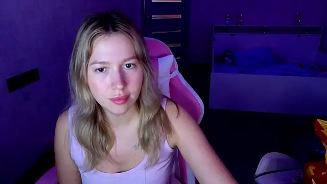 stefany and bettany online show from 11/06/25, 03:02