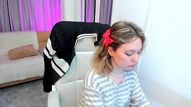 Lucia Copper online show from 10/27/25, 01:15