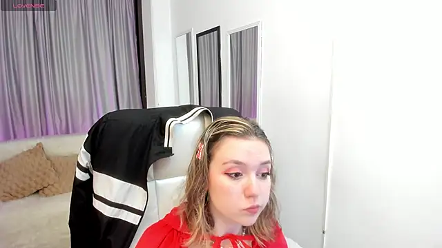 Lucia Copper online show from 11/01/25, 03:30