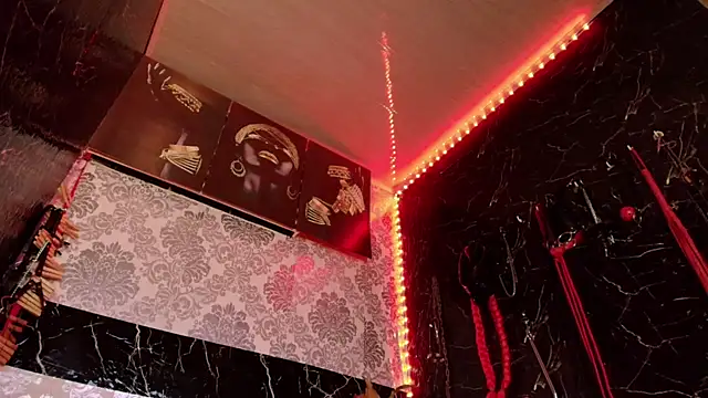 Snapshot of scarlet_queen__ chatting on 10/16/25, 06:53 scarlet queen online show from 10/16/25, 06:53