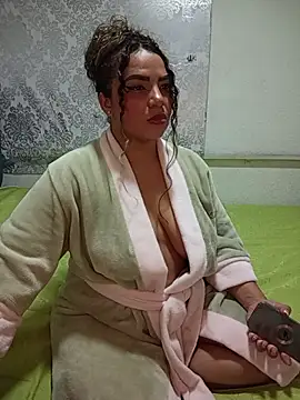 Snapshot of scarlet_queen__ chatting on 10/24/25, 07:16 scarlet queen online show from 10/24/25, 07:16