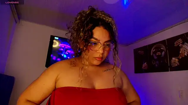 Snapshot of scarlet_queen__ chatting on 10/30/25, 02:35 scarlet queen online show from 10/30/25, 02:35