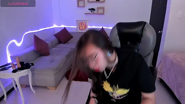 Scarlett  Cooper   online show from 11/10/25, 12:37