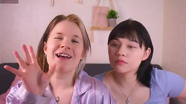 Snapshot of EviaVanveen chatting on 11/21/25, 08:02 EviaVanveen online show from 11/21/25, 08:02