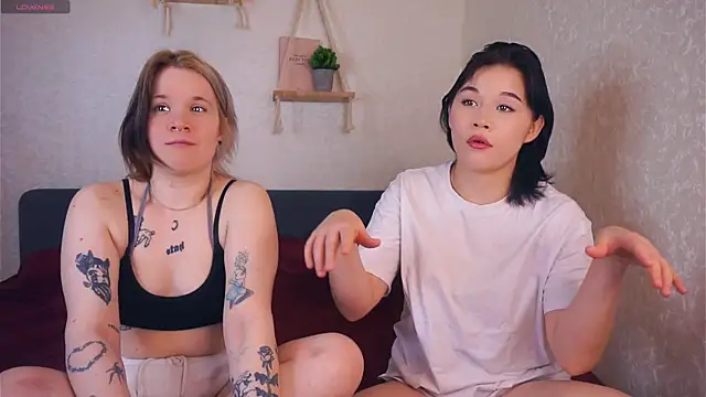 Snapshot of EviaVanveen chatting on 11/22/25, 09:08 EviaVanveen online show from 11/22/25, 09:08