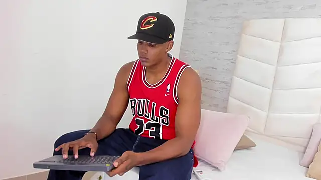 jax black online show from 10/21/25, 07:03