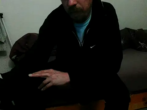 honzinka83 online show from 11/18/25, 06:01