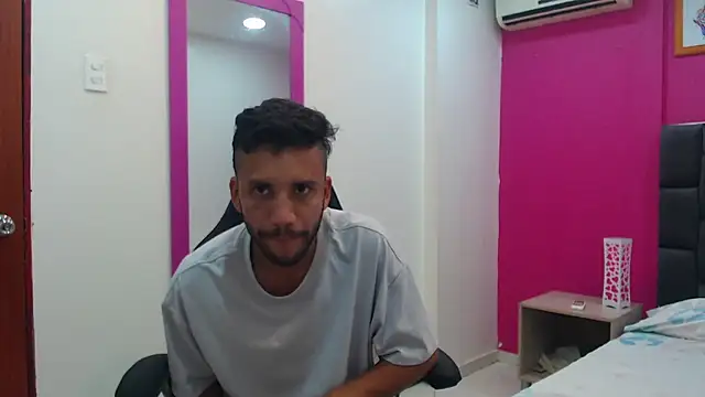 Juan FelipeX01 online show from 10/12/25, 03:22