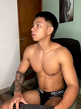 Snapshot of jackson_cruz chatting on 11/19/25, 07:52 jackson cruz online show from 11/19/25, 07:52