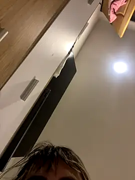 Zoe riivas online show from 10/24/25, 10:22