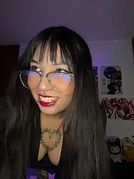 Snapshot of Hinatamoon_ chatting on 10/12/25, 04:44 Hinatamoon online show from 10/12/25, 04:44