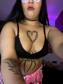 Snapshot of Hinatamoon_ chatting on 10/24/25, 04:20 Hinatamoon online show from 10/24/25, 04:20