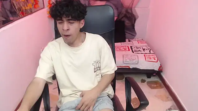 Liil boy online show from 10/17/25, 03:53