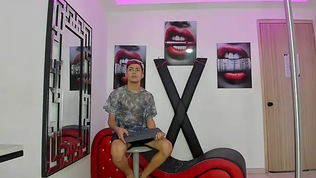 Snapshot of VERY_HOT_GUYS chatting on 11/12/25, 01:28 VERY HOT GUYS online show from 11/12/25, 01:28