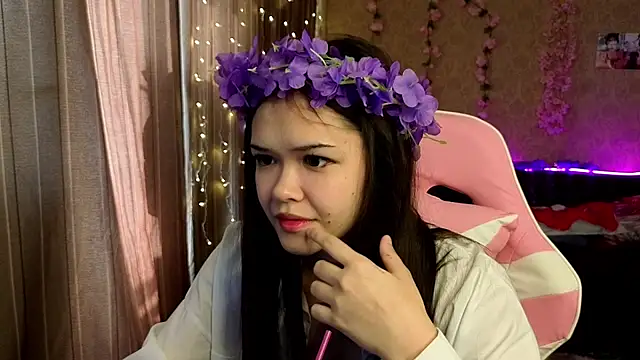Snapshot of nezo_cutee chatting on 10/20/25, 08:15 nezo cutee online show from 10/20/25, 08:15