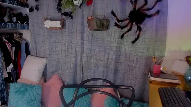 AmaruBloom online show from 10/29/25, 04:15