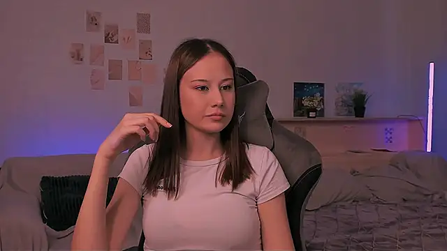 adelle046 online show from 10/06/25, 11:51