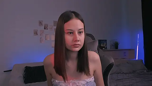 adelle046 online show from 10/27/25, 11:25