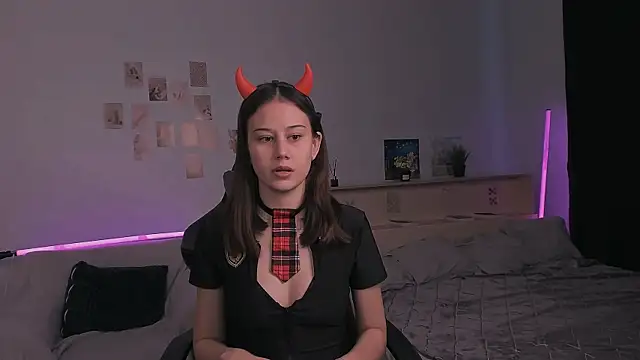 adelle046 online show from 10/31/25, 10:49