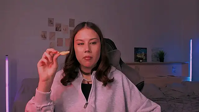 adelle046 online show from 11/11/25, 11:43