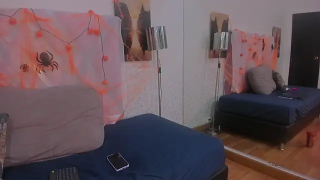 chloejhonson online show from 10/09/25, 11:41