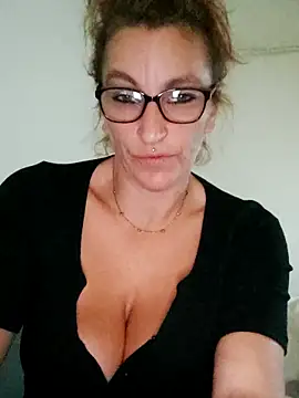 Fifi83Bell online show from 11/08/25, 02:50