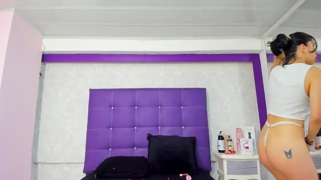 LeaMoreau22 online show from 10/14/25, 12:17