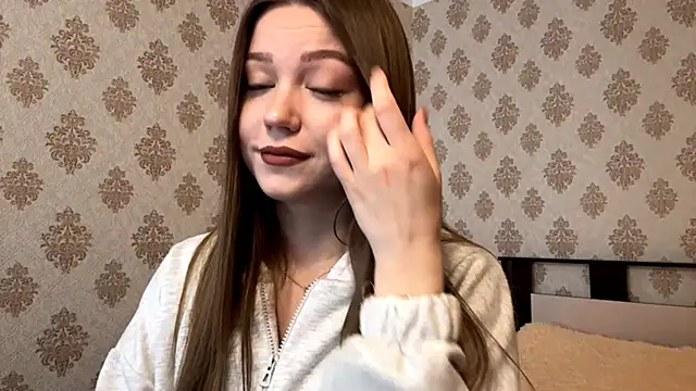 Snapshot of KissMeViolet chatting on 10/01/25, 04:51 KissMeViolet online show from 10/01/25, 04:51