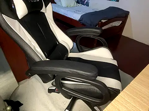 oppaboy online show from 10/31/25, 03:18