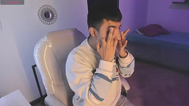 Snapshot of Nyko_ds chatting on 11/21/25, 04:11 Nyko ds online show from 11/21/25, 04:11