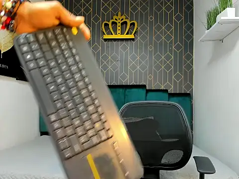 Snapshot of casike1 chatting on 11/12/25, 11:25 casike1 online show from 11/12/25, 11:25