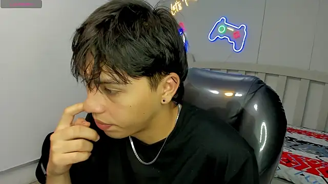 StiwenTwink online show from 10/30/25, 04:08