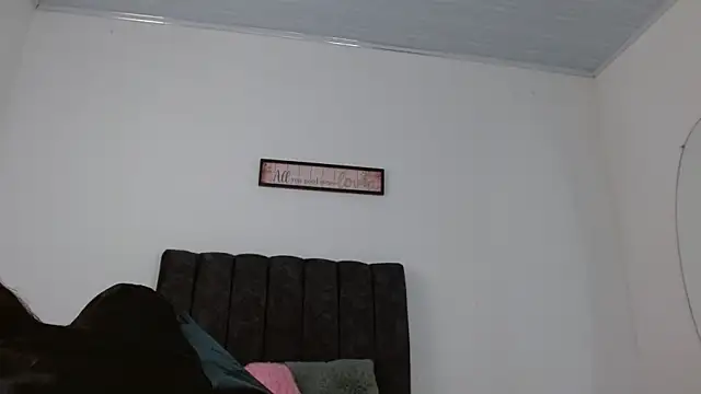 ManuelaDelgado online show from 10/11/25, 04:27