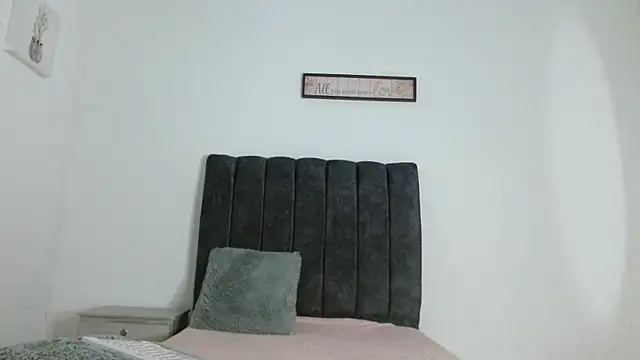 ManuelaDelgado online show from 10/26/25, 11:09