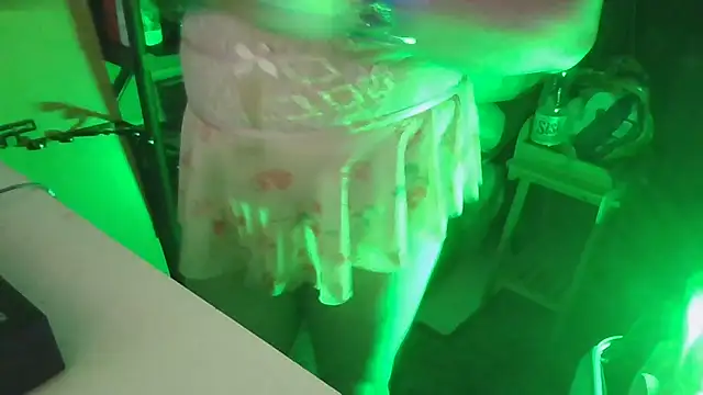 Snapshot of hot-brabo chatting on 10/25/25, 09:42 hot-brabo online show from 10/25/25, 09:42