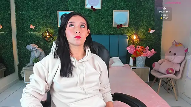 Rubyvixxen  online show from 10/22/25, 03:18