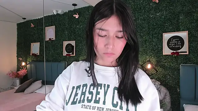 Rubyvixxen  online show from 10/30/25, 03:19