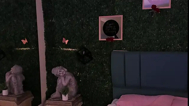 Rubyvixxen  online show from 11/07/25, 03:28