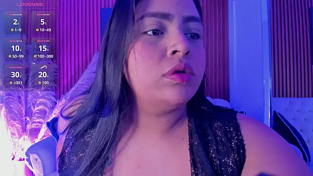 Snapshot of MayaCurvy chatting on 10/14/25, 05:52 MayaCurvy online show from 10/14/25, 05:52