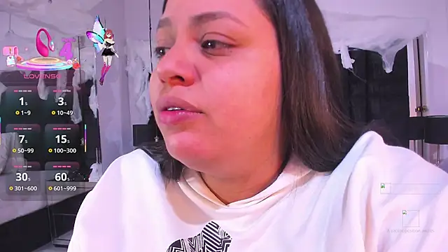 Snapshot of MayaCurvy chatting on 10/23/25, 03:28 MayaCurvy online show from 10/23/25, 03:28