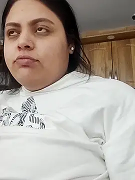 Snapshot of MayaCurvy chatting on 10/25/25, 04:09 MayaCurvy online show from 10/25/25, 04:09