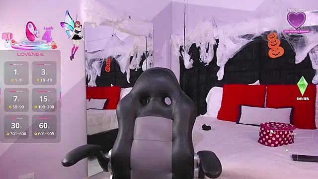 Snapshot of MayaCurvy chatting on 10/29/25, 04:15 MayaCurvy online show from 10/29/25, 04:15