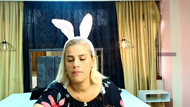 scarlet milf  online show from 10/23/25, 07:34